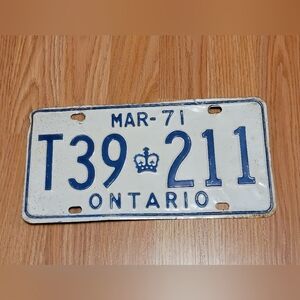 Expired Ontario License Plate 1971 T39211
